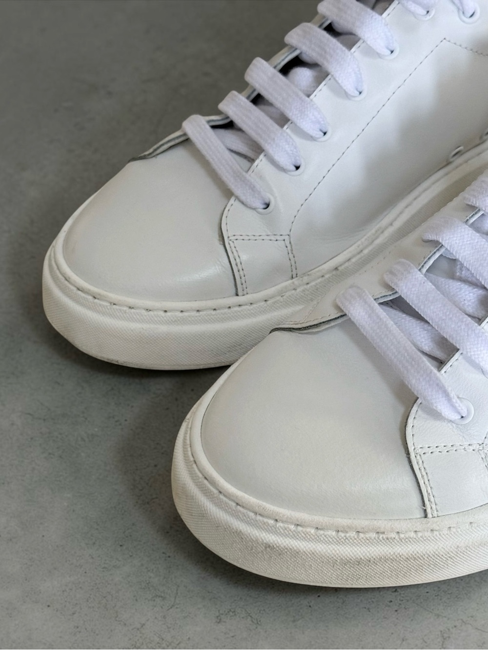 Valentino Garavani Men’s White Leather Low-Top Sneakers with Black Heel Sz 11 44 - Picture 8 of 15